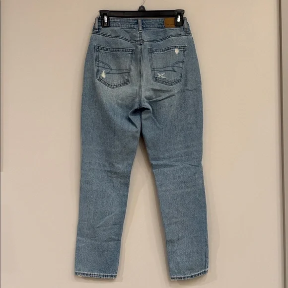 American Eagle Outfitters High Rise Mom Jean 0 Short Light Wash Distressed - Picture 6 of 12